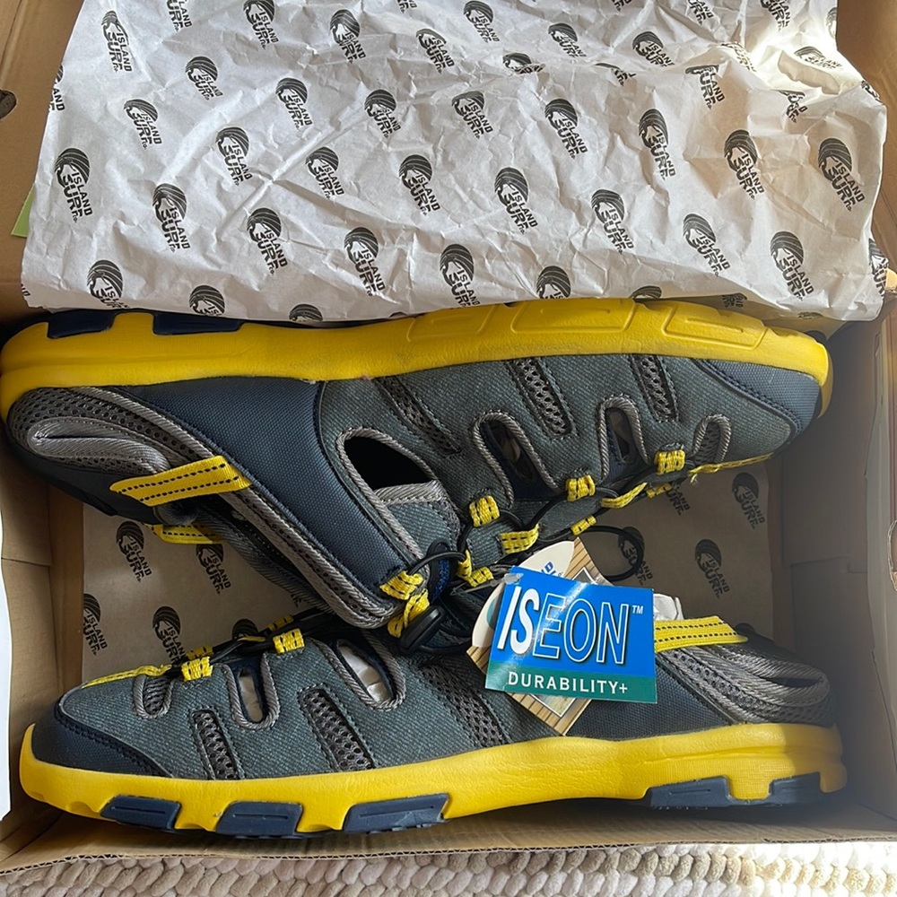 NWT ISLAND SURF Caribbean Navy Yellow Walking Closed Water Sandals Men Size 11.5